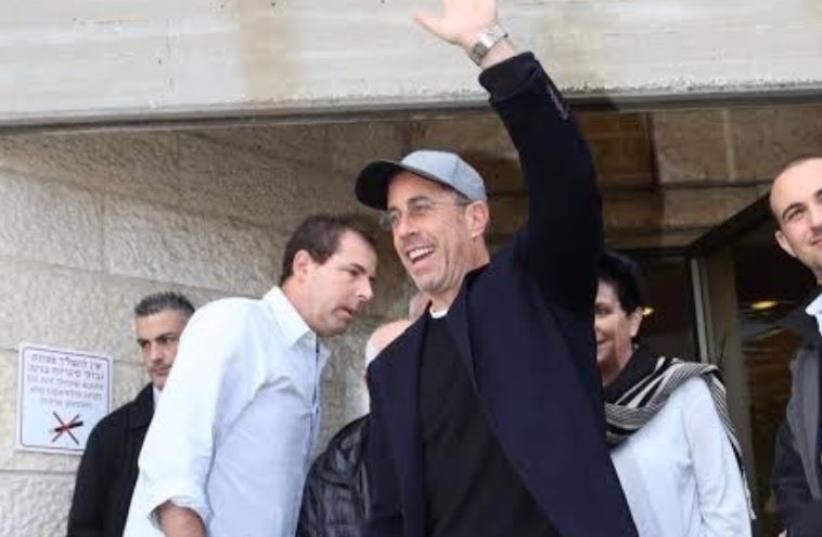 Jerry Seinfeld lands at Ben-Gurion Airport (photo credit: SIVAN FARAG)