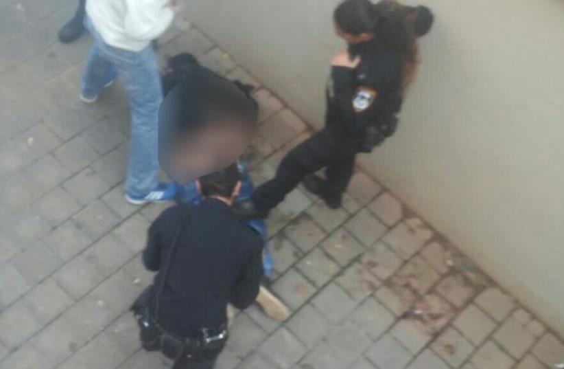 Police apprehend the suspected assailant in a terror stabbing in Ra'anana, December 19, 2015 (photo credit: COURTESY YANON B&H)