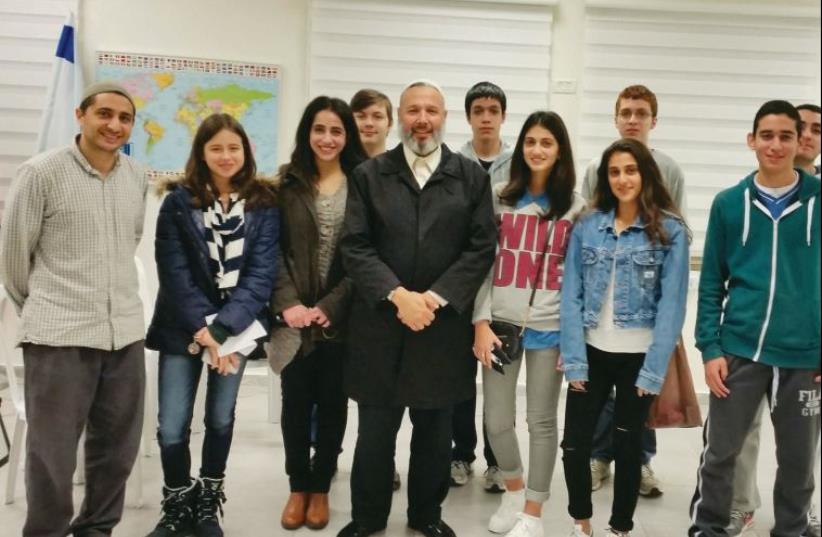 Egyptian Sheikh Dr. Omer Salem (center) with students from the Petah Tikva Young Ambassadors School with Model UN director and instructor Steven Aiello (far left) (photo credit: Courtesy)