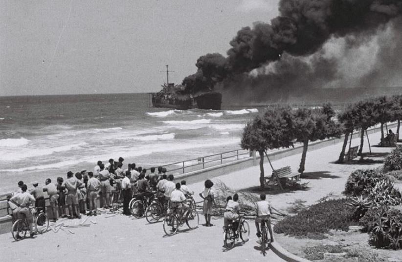 The shelling of the Altalena (photo credit: Courtesy)