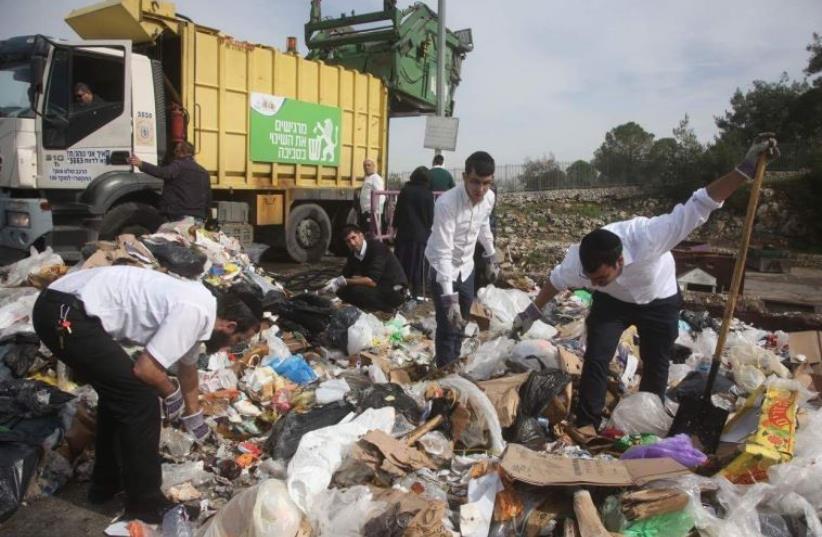 Sanitation workers and residents sort through masses of rubbish for a diamond ring that was accidentally tossed in the garbage, Jerusalem, January 21, 201 (photo credit: MARC ISRAEL SELLEM)