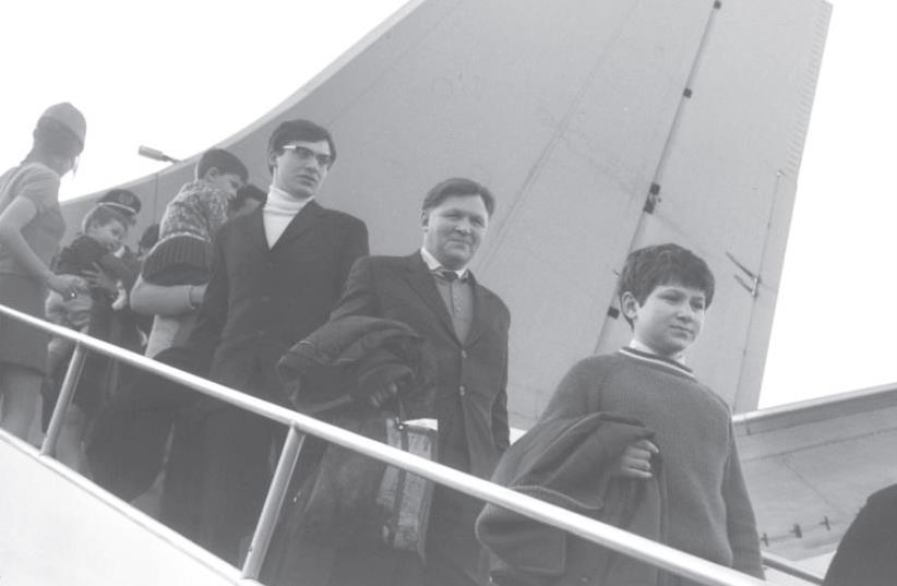 New immigrants from the Soviet Bloc disembark from an El Al chartered plane from Vienna at Lod Airport in 1971 (photo credit: MOSHE MILNER / GPO)