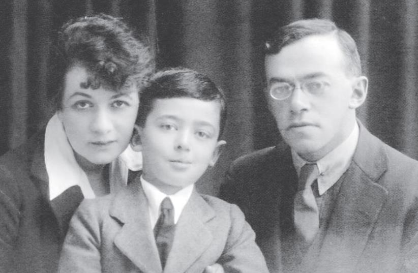 Vladimir Jabotinsky with his wife and son (photo credit: CENTRAL ZIONIST ARCHIVES /WIKIMEDIA COMMONS)