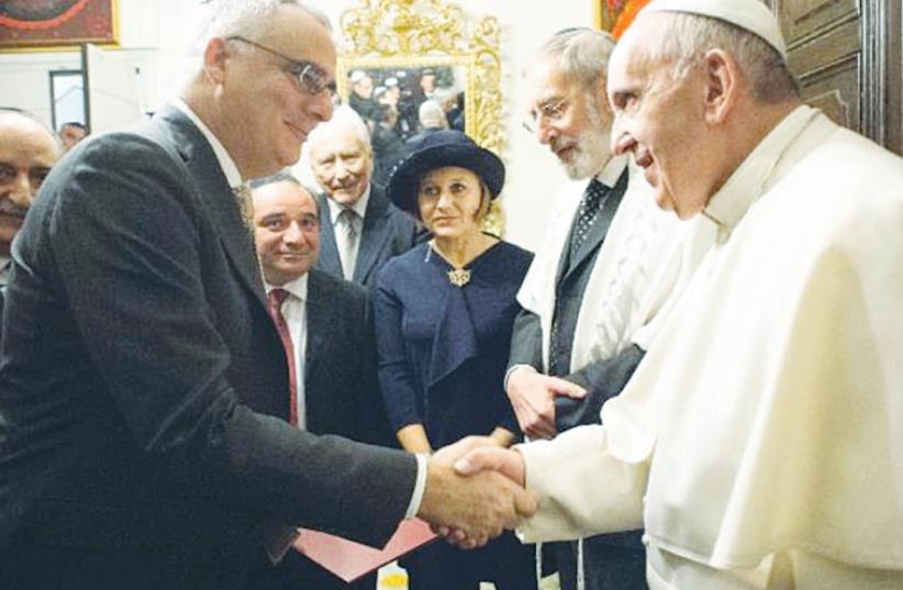 ANTI-SEMITISM FIGHTER Prof. Charles Small presents Pope Francis with his policy paper on global anti-Semitism at Rome’s Great Synagogue last week. (photo credit: Courtesy)