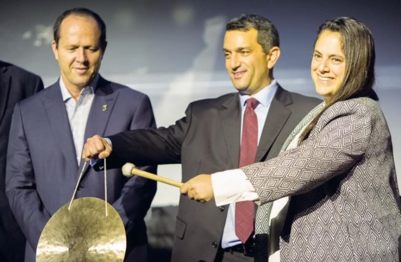 The masschallenge team rings the gong, with Jerusalem Mayor Nir Barkat. (photo credit: Courtesy)