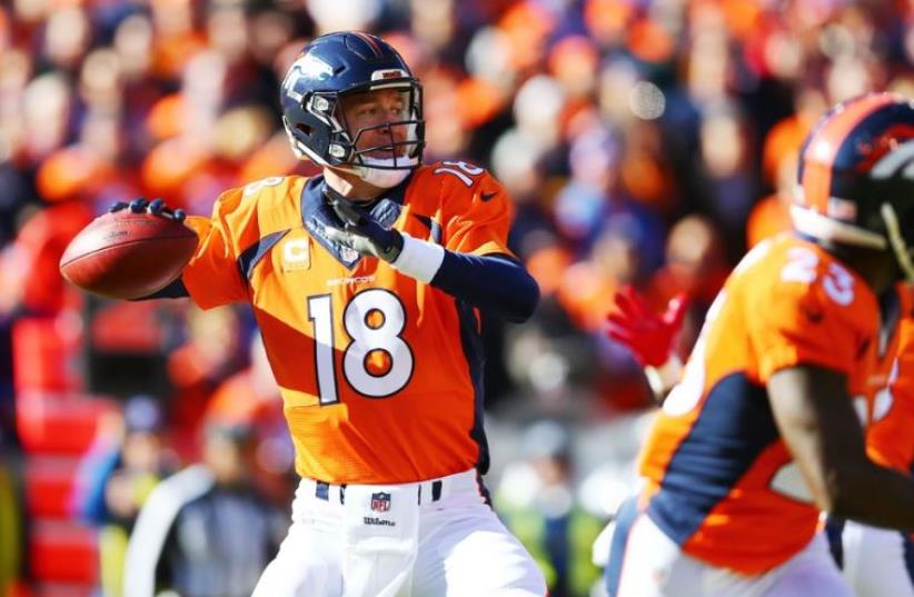 Denver Broncos quarterback Peyton Manning (18) drops back to pass against the New England Patriots (photo credit: REUTERS)