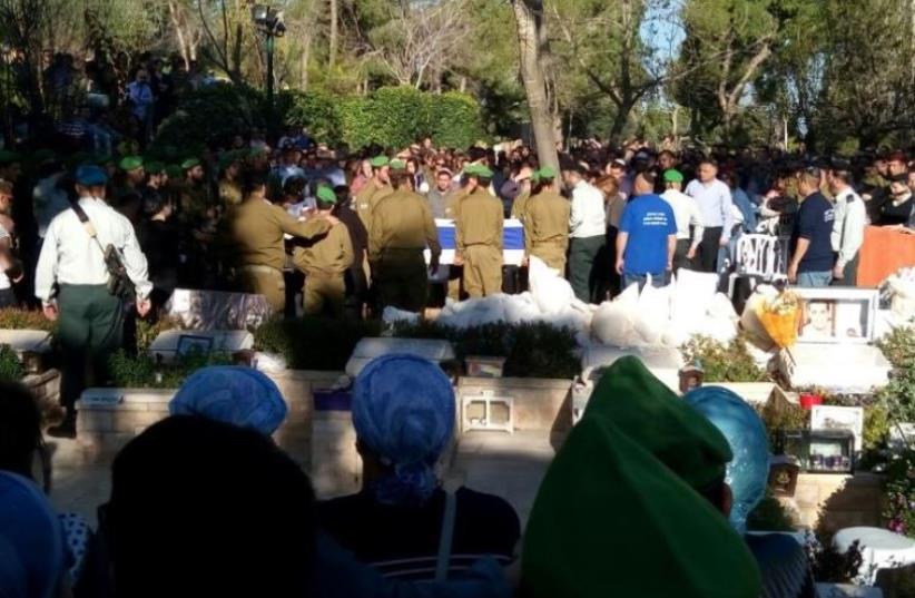 Funeral of Tuvia Yanai Weissman at Mount Herzl Cemetary in Jerusalem, February 19, 2016 (photo credit: BINYAMIN SPOKESPERSON'S UNIT)