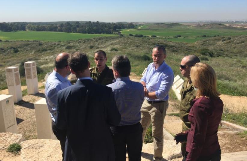 Mladenov with IDF officers overlooking Sderot and Gaza. (photo credit: UNSCO PHOTO BANK)
