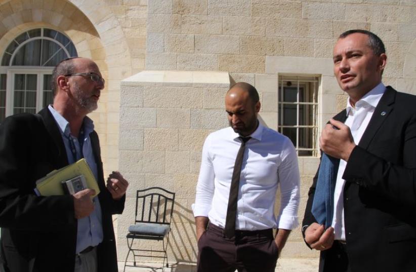 Jerusalem Post diplomatic correspondent Herb Keinon, UN public information officer Murad Bakri and UN Special Coordinator for the Middle East Peace Process Nockolay Mladenov outside the UN's Jerusalem headquarters. (photo credit: TOVAH LAZAROFF)