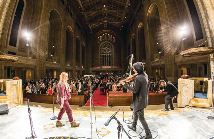 A VIOLINIST and beat-boxer duo perform at Temple Emanu-El in New York City last week as part of ‘Dusk’ – an after-work party aimed at engaging and inspiring young Jews. (photo credit: ANDREW RAUNER)