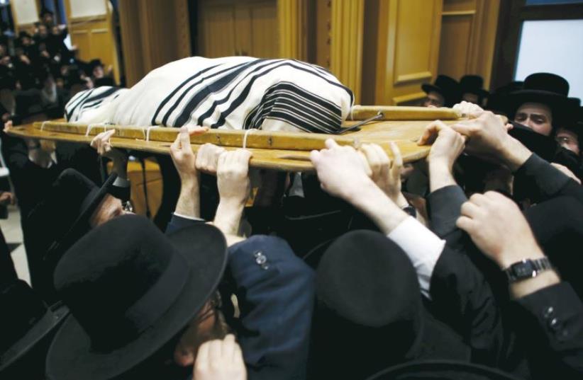 The rebbe of Erlau died Monday at the age of 92 in Jerusalem (photo credit: REUTERS)