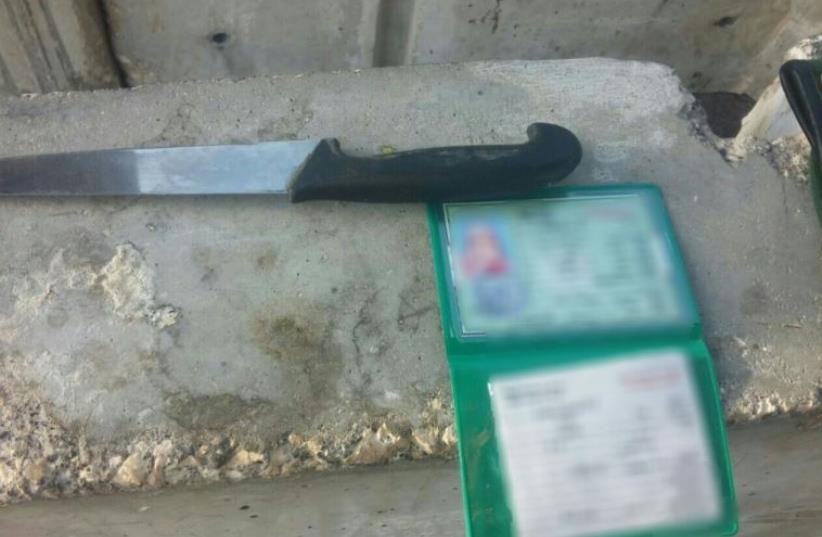Knife found at scene of thwarted stabbing attack, March 7, 2016. (photo credit: ISRAEL POLICE)