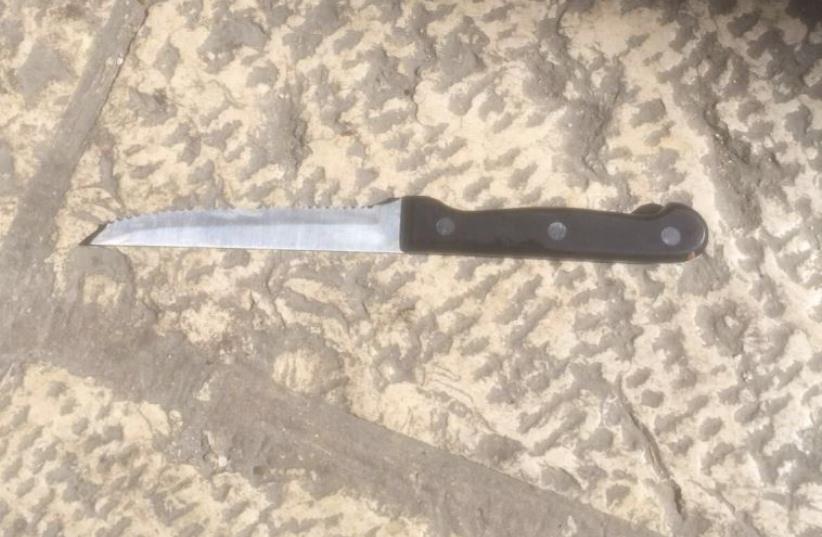 Knife used in attempted stabbing in Jerusalem, March 8, 2016 (photo credit: ISRAEL POLICE)
