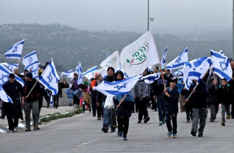 Settlers march along Route 60 from the Karmei Zur settlement to the Gush Etzion junction  (photo credit: TOVAH LAZAROFF)