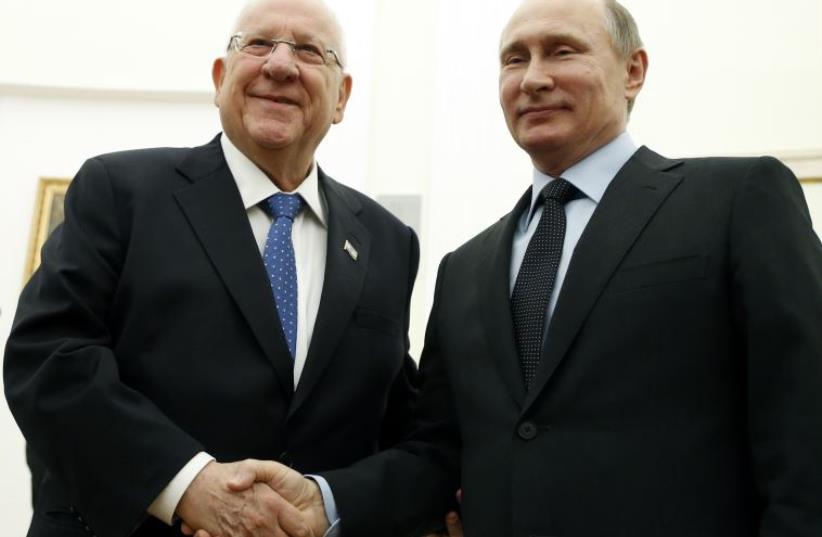 Russian President Vladimir Putin (R) welcomes his Israeli counterpart Reuven Rivlin during a meeting at the Kremlin in Moscow, on March 16, 2016 (photo credit: MAXIM SHIPENKOV / POOL / AFP)