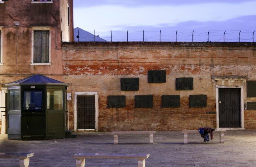 A police security kiosk stands to the left of a memorial to the victims of the Holocaust in the “campo,” or square, at the centre of the world’s first ghetto, in Venice northern Italy, March 22, 2016 (photo credit: REUTERS)