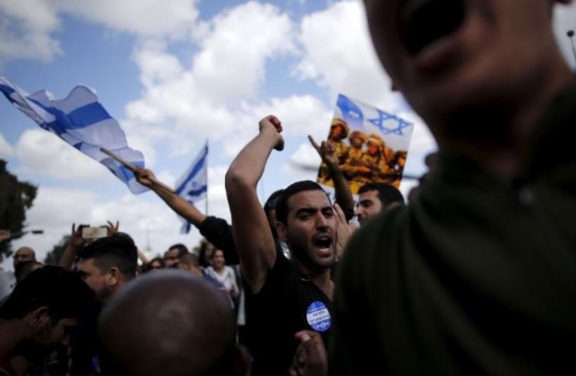 Right-wing protesters show their support for an IDF soldier court martialed for shooting a defenseless Palestinian in Hebron (photo credit: REUTERS)