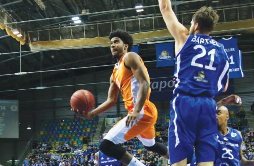 Maccabi Rishon Lezion guard Shawn Dawson (with ball) had one of his worst games of the season at the wrong moment, being held to four points last night in the decisive Game 3 of the Europe Cup quarterfinal series against Skyliners Frankfurt, which the host Germans won 91-75. (photo credit: TIM DANNENBERG/FRAPORT SKYLINERS)