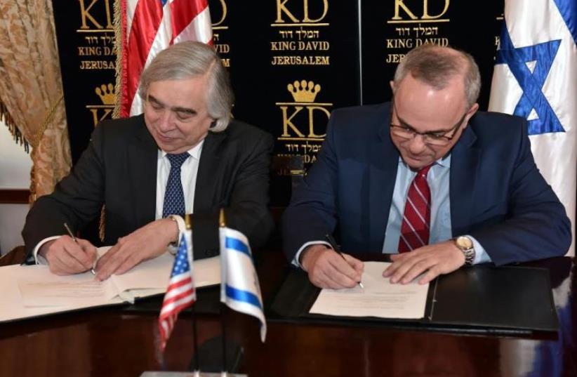 US Energy Secretary Ernest Moniz and Energy, Infrastructure and Water Resources Minister Yuval Steinitz (photo credit: COURTESY NATIONAL INFRASTRUCTURES, ENERGY AND WATER MINISTERY)