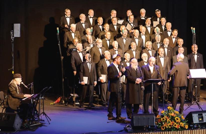 Ramatayim Choir’s 20th anniversary concert, with (far left) Shlomo Gronich (photo credit: CHAIM MEIRSDORF)