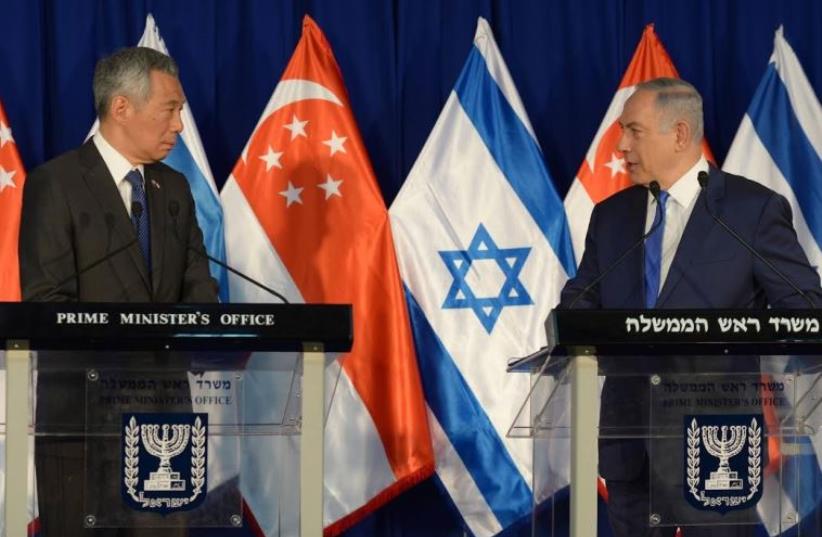 Singapore Prime Minister Lee Hsien Loong and Prime Minister Benjamin Netanyahu in Jerusalem, April 19, 2016 (photo credit: HAIM ZACH/GPO)