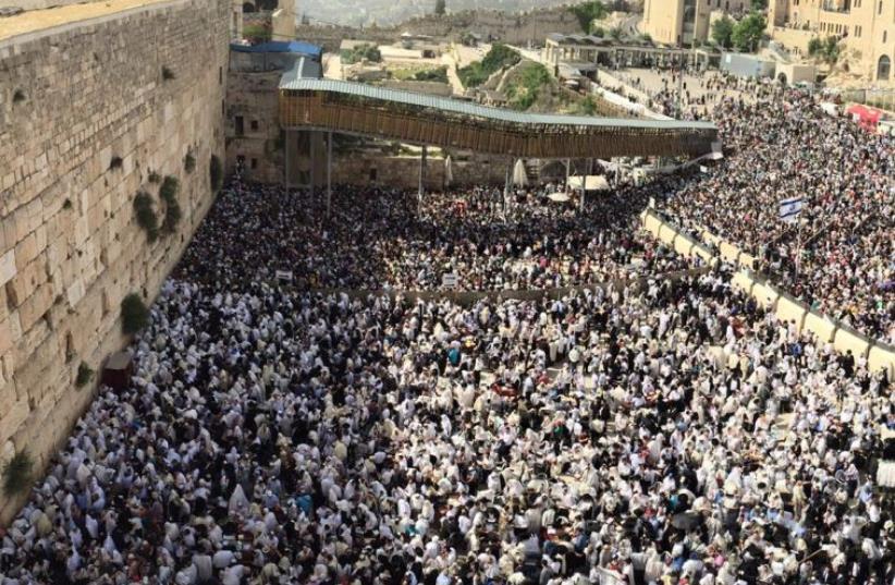 Priestly blessing prayer service at Western Wall (photo credit: POLICE SPOKESPERSON'S UNIT)