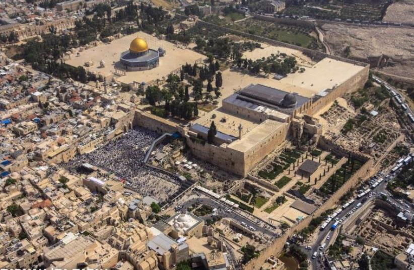 Aerial view of Temple Mount (photo credit: ISRAEL POLICE)
