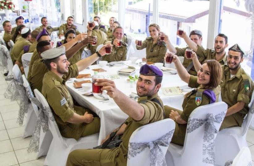 IDF soldiers take part in a Seder (photo credit: SCALLY PHOTOGRAPHY)