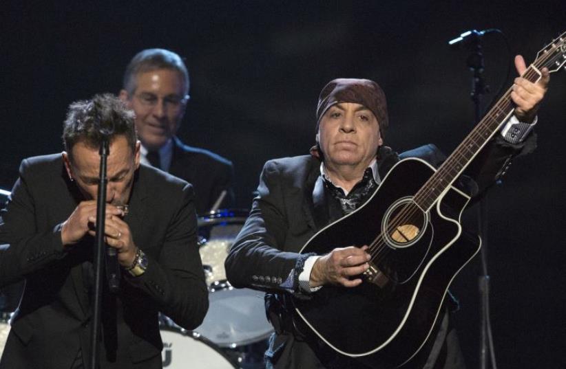 Musician Steven Van Zandt (R) of the E Street Band performs with musician and singer-songwriter Bruce Springsteen  (photo credit: REUTERS)
