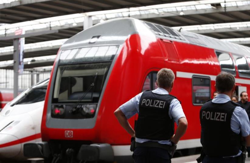 German policemen monitor the trains at the main station in Munich, Germany September 14, 2015. (photo credit: REUTERS)