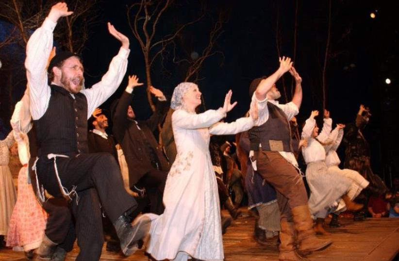 The cast of 'Fiddler on the Roof' takes their curtain call at Minskoff Theater in New York (photo credit: AFP PHOTO)