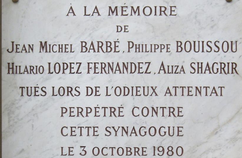 A memorial plaque at Rue Copernic Synagogue for the four people killed there on Oct. 3, 1980 (photo credit: Wikimedia Commons)