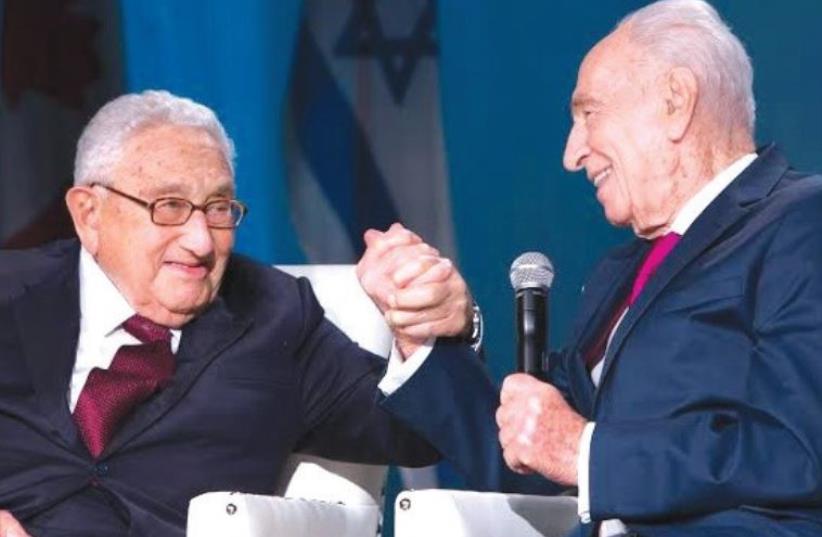 Henry Kissinger and Shimon Peres in Toronto (photo credit: SOH)