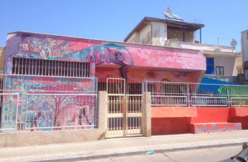 Mural painted in project by diplomatic spouses to help migrant children in south Tel Aviv (photo credit: Courtesy)