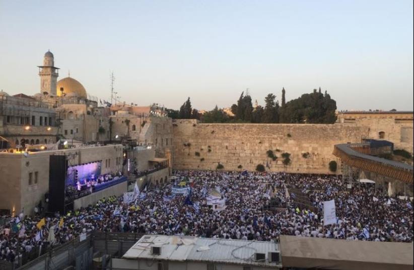 30,000 flock to Old City for Jerusalem Day (photo credit: SETH J. FRANTZMAN)
