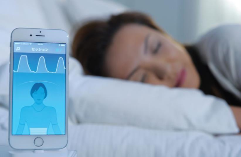 The 2breathe device and app records and modifies breathing rates for better sleep (photo credit: 2BREATHE)