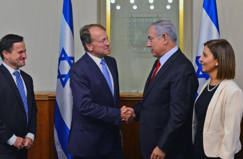  PM Netanyahu Meets with Cisco Executive Chairman John T. Chambers (photo credit: KOBI GIDEON/GPO)