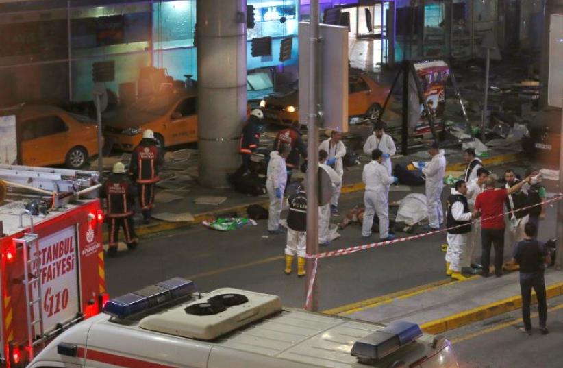 Forensic experts work outside Turkey's largest airport, Istanbul Ataturk, Turkey, following a blast, June 28, 2016. (photo credit: REUTERS)