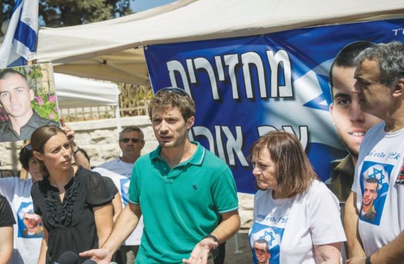 PARENTS OF Lt. Hadar Goldin and St.-Sgt. Oron Shaul, who were killed in the Gaza Strip during 2014’s Operation Protective Edge, hold a protest yesterday outside the Prime Minister’s Residence in Jerusalem. (photo credit: HADAS PARUSH/FLASH90)