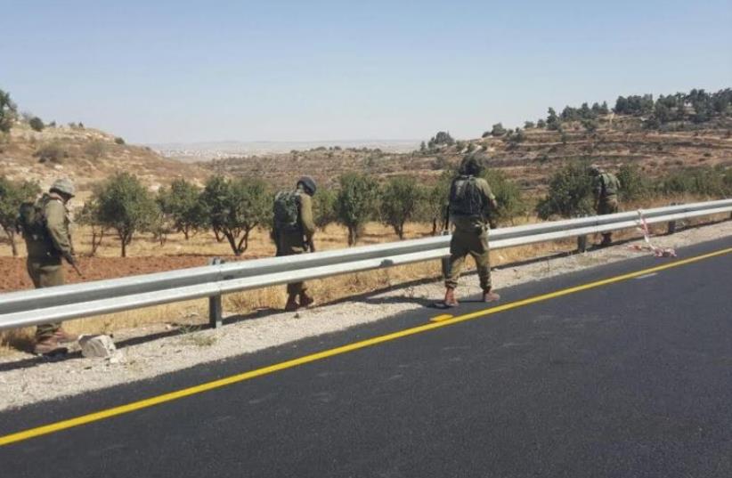 Soldiers searching for the shooter on Route 60 (photo credit: COURTESY IDF SPOKESMAN'S OFFICE)