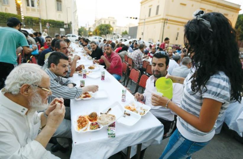 A group of volunteers from a Cairo church provide free meals to Muslims during Ramadan on July 2 (photo credit: REUTERS)