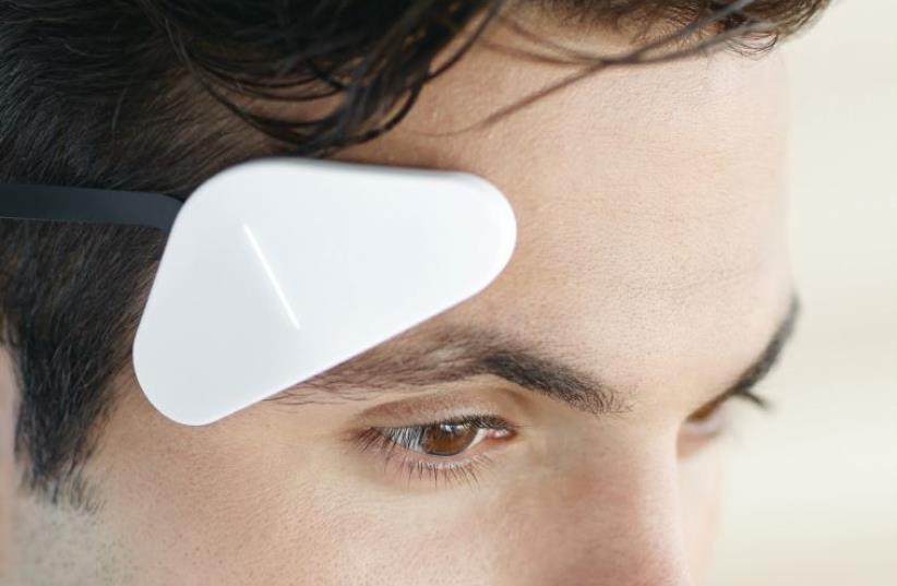 Real results or the placebo effect? The writer shocks his brain with this Thync device to see if there is a difference in his well-being (photo credit: COURTESY THYNC)