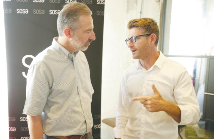 START-UP NATION author Saul Singer (left) chats with Roee Oron of Tel Aviv’s SOSA work space yesterday. (photo credit: MICHA LUBATON)
