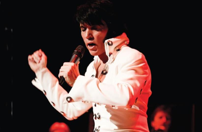 Elvis tribute artist Lee Memphis King (photo credit: RICHARD WALTER)