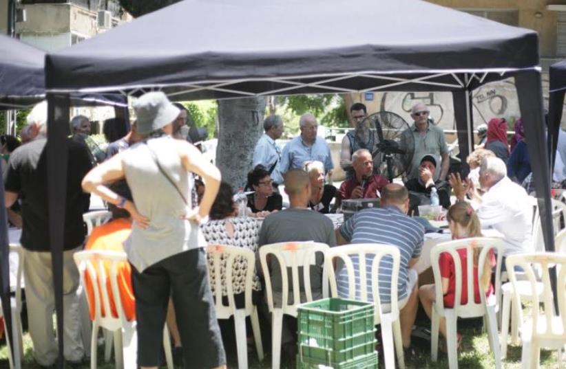 SOME OF THE 500 Israelis and Palestinians who met in Tel Aviv on Friday for a ‘public negotiating congress’ on the Palestinian-Israeli conflict. ( (photo credit: Courtesy)