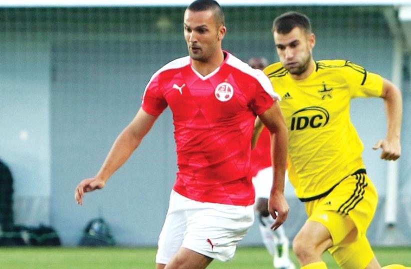 Hapoel Beersheba striker Ben Sahar (left) is still searching for his first goal of the 2016/17 campaign, and it could hardly come at a better time than tonight’s Champions League third qualifying round first leg against Olympiacos in Greece. (photo credit: UDI ZITIAT)