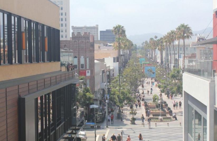 There is shopping galore along the Third Street Promenade. (photo credit: GEORGE MEDOVOY)