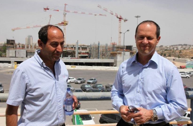City councilman Rami Levy (left) with Mayor Nir Barkat (photo credit: MARC ISRAEL SELLEM)