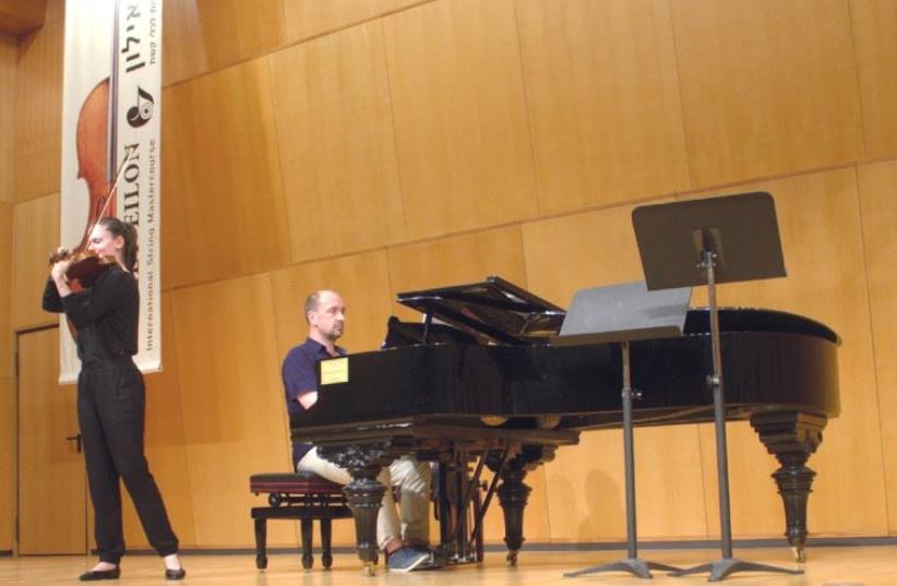Ariel Horowitz performing in a master-class with Ani Schnarch (photo credit: MEIRA NAGEL)