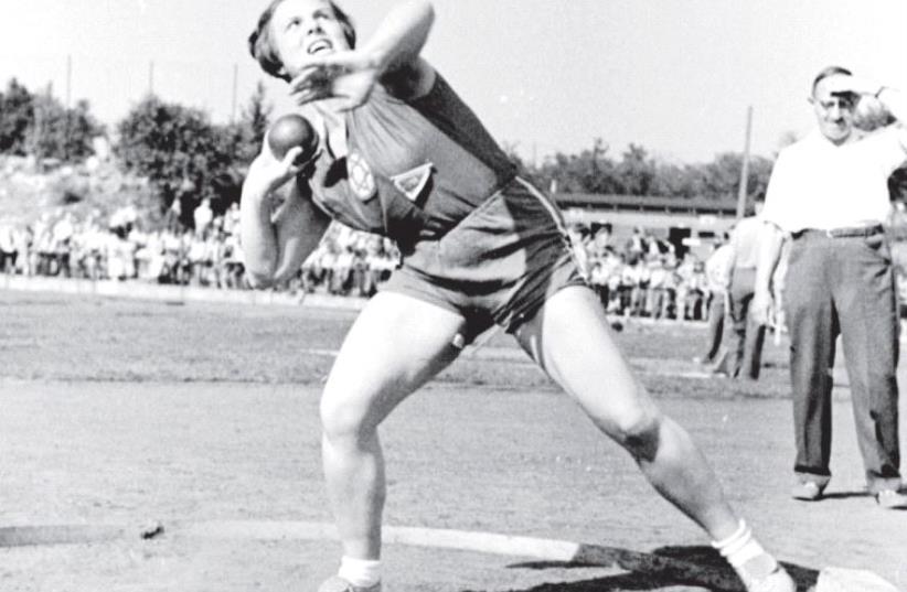 Selma Schulmann participates in the shot-put event at the Bar-Kochba international sports games in Berlin, 1937. The games took place at the Grunewald field and included soccer, handball and hockey (photo credit: COURTESY JÜDISCHEN MUSEUM IM STADTMUSEUM BERLIN)